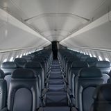 Interieur der Concorde British Airways für 100 Passagiere:  Mit 2,63 Metern ist der Rumpf fast so schmal wie ein Regionaljet von Canadair (2,57 Meter) mit enger 2-2er-Bestuhlung. Die Concorde-Sitze sind enger als die Sessel in der heutigen Premium Economy Class mancher Langstreckenflieger