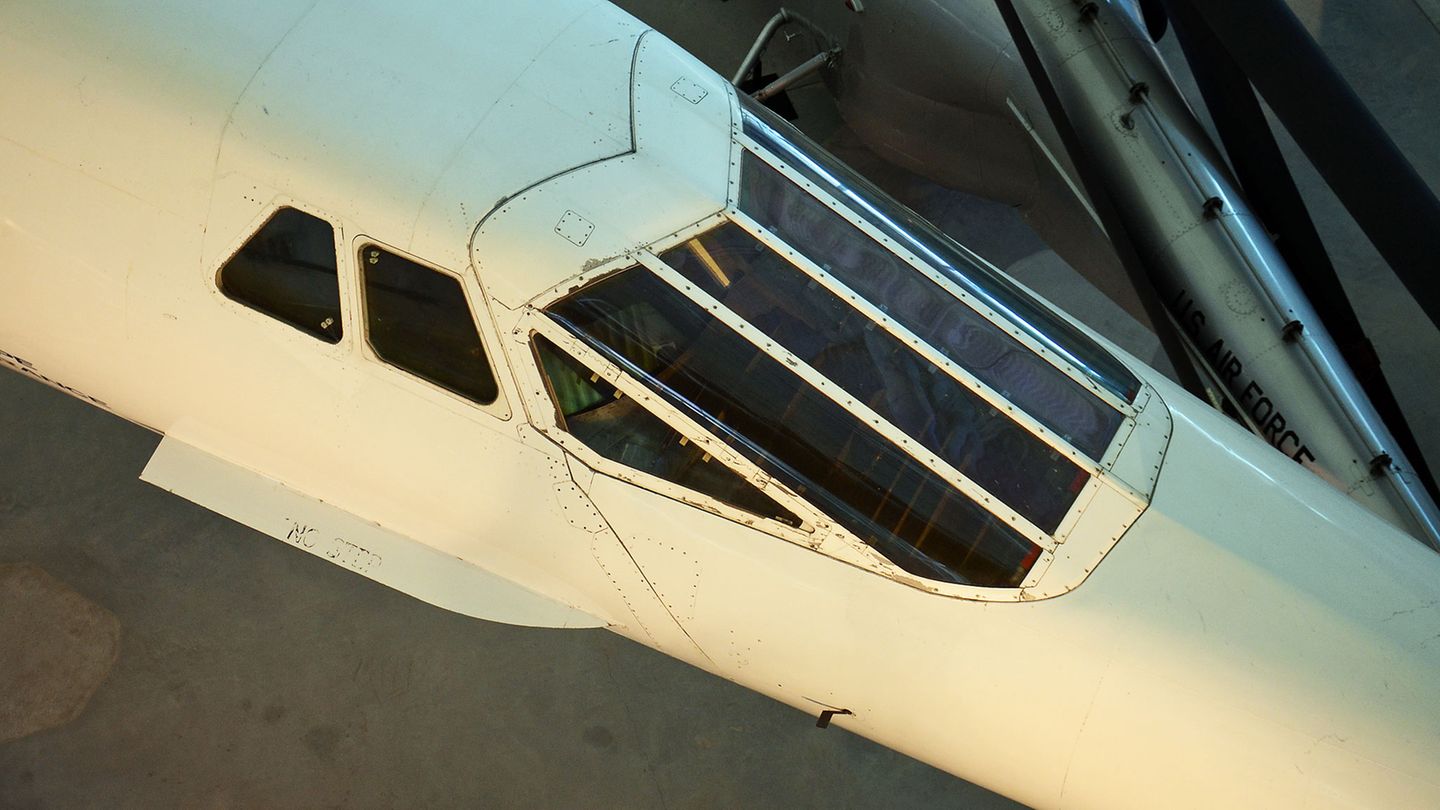 Das Besondere an der Concorde: das verglastes Visier. Die um 12 Grad absenkbare Nase, welche die Sicht der Piloten im Landeanflug verbessern soll