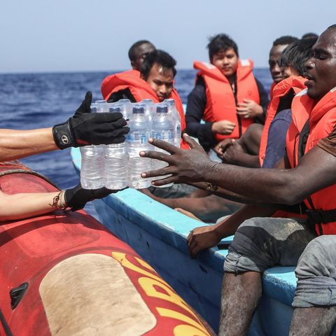 Sea-Eye-Helfer retten Flüchtlinge