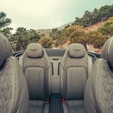 Aufwendige Stickereien in den Sitzen