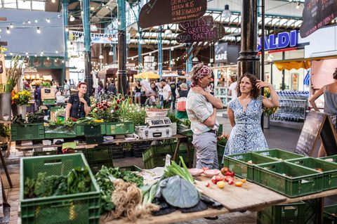 Die Aldi-Filiale in der "Markthalle Neun" in Berlin-Kreuzberg passt nicht ganz ins Gesamtbild
