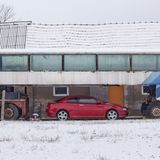 Kroatien, 1. Platz, National Awards:  Kozjak Boris fotografiert am liebsten auch den Alltag. Hier ein Bus, der in eine Garage verwandelt wurde. 