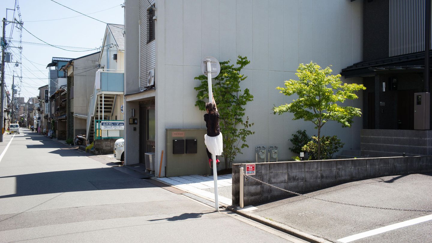 Japan, 2. Platz, National Awards:  Ryosuke Takamura widmet sich in seiner Arbeit ebenfalls ganz alltäglichen Situationen. 
