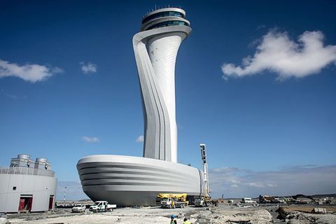 Wahrzeichen des neuen Flughafens von Istanbul: der Tower
