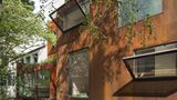 Zusätzlich verleiht die Jury dem Maison Cubiste den Sonderpreis für Außengestaltung: "Das Haus werte einen Hinterhof auf und formt ihn zum reizvollen privaten Außenbereich um."