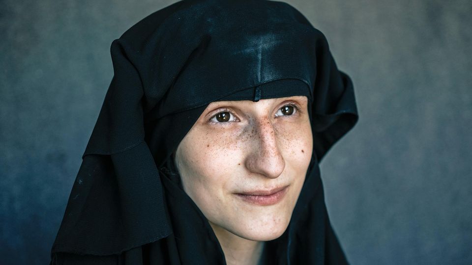 Die 19-jährige Leonora ist die Drittfrau von Martin Lemke