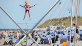 Platz 6: Strandpromenade Norderney, Norderney, Niedersachsen  Der Weststrand von Norderney mit der beliebten Promenade ist mit 500 Metern Länge der kleinste Strandabschnitt der Insel. Er ist vor allem bei Familien beliebt, denn neben einem vielfältigen Gastronomieangebot gibt es hier einen großen Piratenspielplatz sowie Klettergärten und Hüpfburgen am Strand.