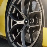 Vorne sind 245er Reifen montiert