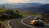 Kurvige Straßen sind die Heimat des McLaren 720S Spider