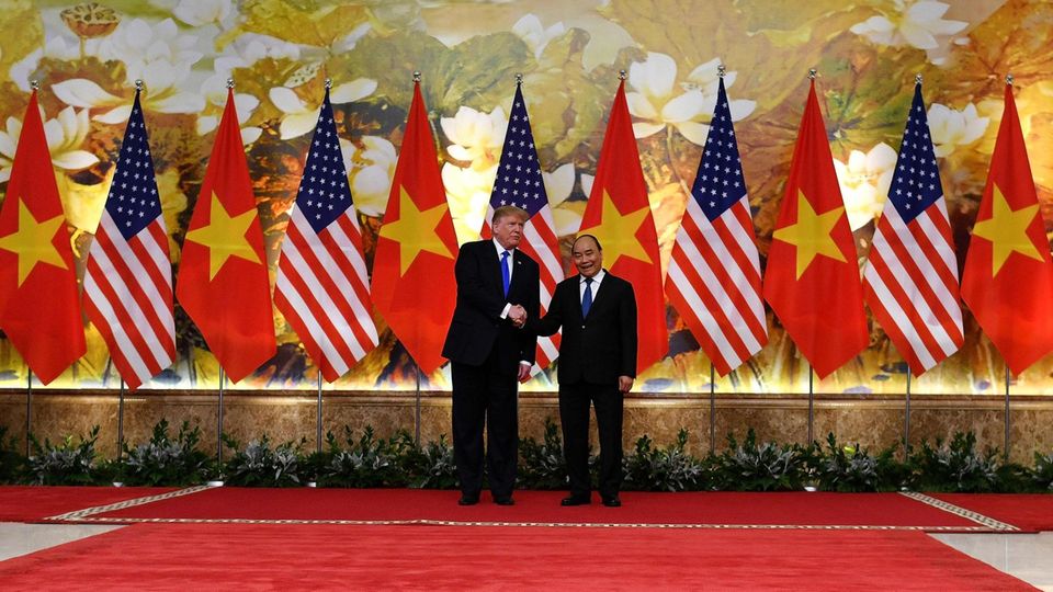 Donald Trump und Vietnams Regierungschef Nguyen Xuan Phuc Donald Trump und Vietnams Regierungschef Nguyen Xuan Phuc