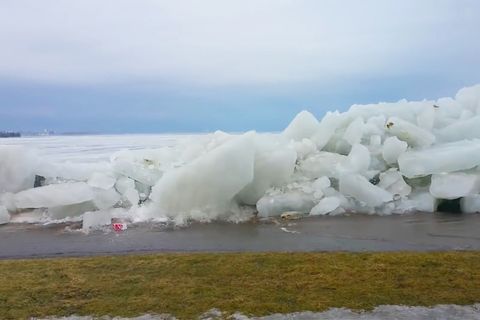 Kanada: "Eis-Tsunami" überrollt Promenade am Niagara River