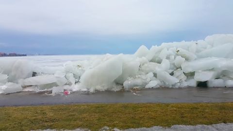Kanada: "Eis-Tsunami" überrollt Promenade am Niagara River