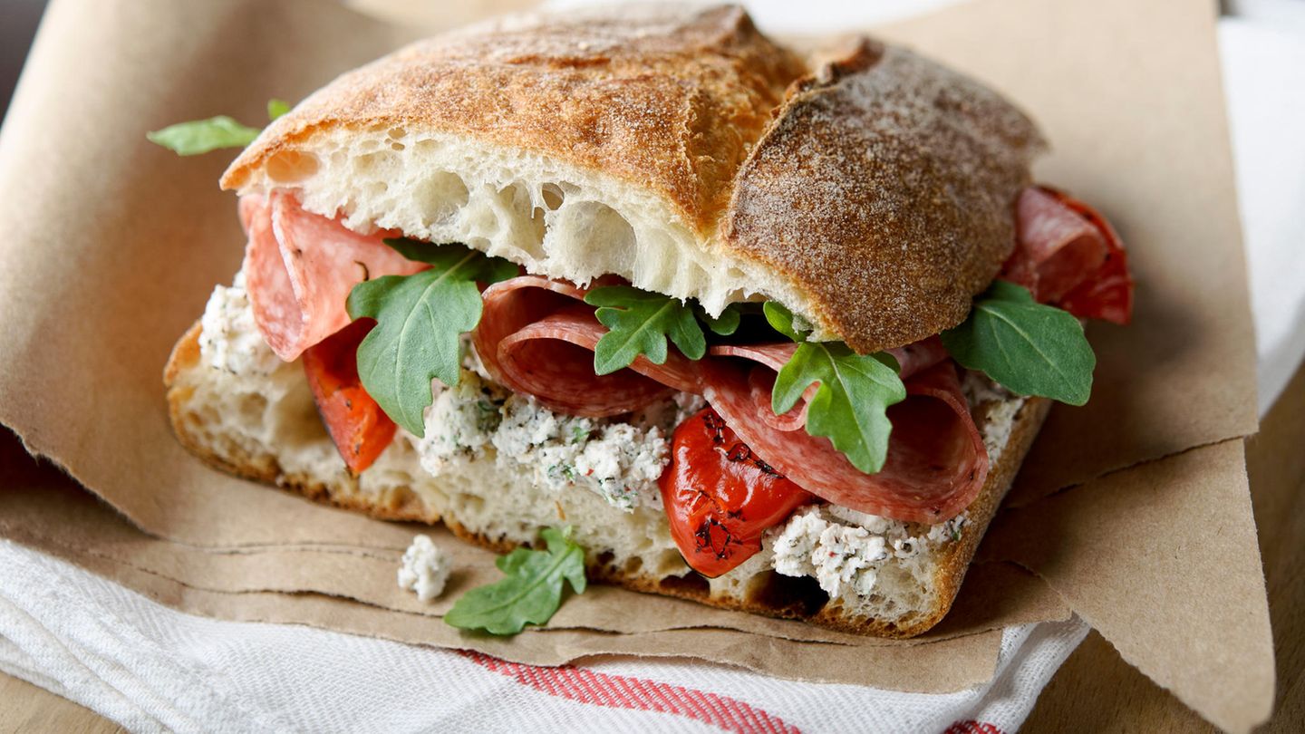 Stiftung Warentest prüft Veggie-Aufschnitt: Salami-Brot