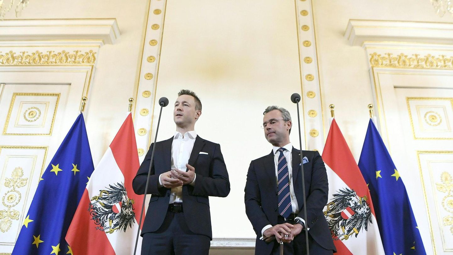 Österreichs "Regierungskoordinatoren" Gernot Blümel (ÖVP) und Norbert Hofer (FPÖ): Frei an Karfreitag? Nehmen Sie doch einen "persönlichen Feiertag".