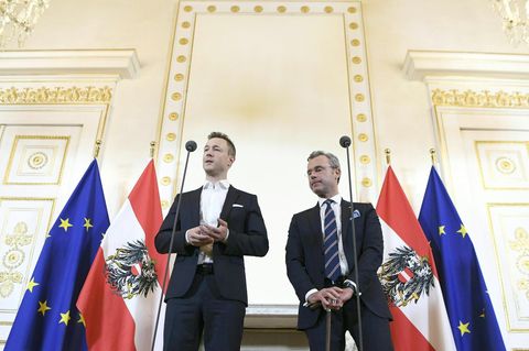 Österreichs "Regierungskoordinatoren" Gernot Blümel (ÖVP) und Norbert Hofer (FPÖ): Frei an Karfreitag? Nehmen Sie doch einen "persönlichen Feiertag".