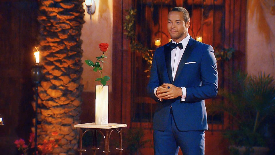 Bachelor Andrej Mangold wartet darauf, die letzte Rose zu vergeben Bachelor Andrej Mangold wartet darauf, die letzte Rose zu vergeben