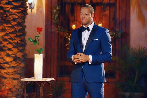 Bachelor Andrej Mangold wartet darauf, die letzte Rose zu vergeben