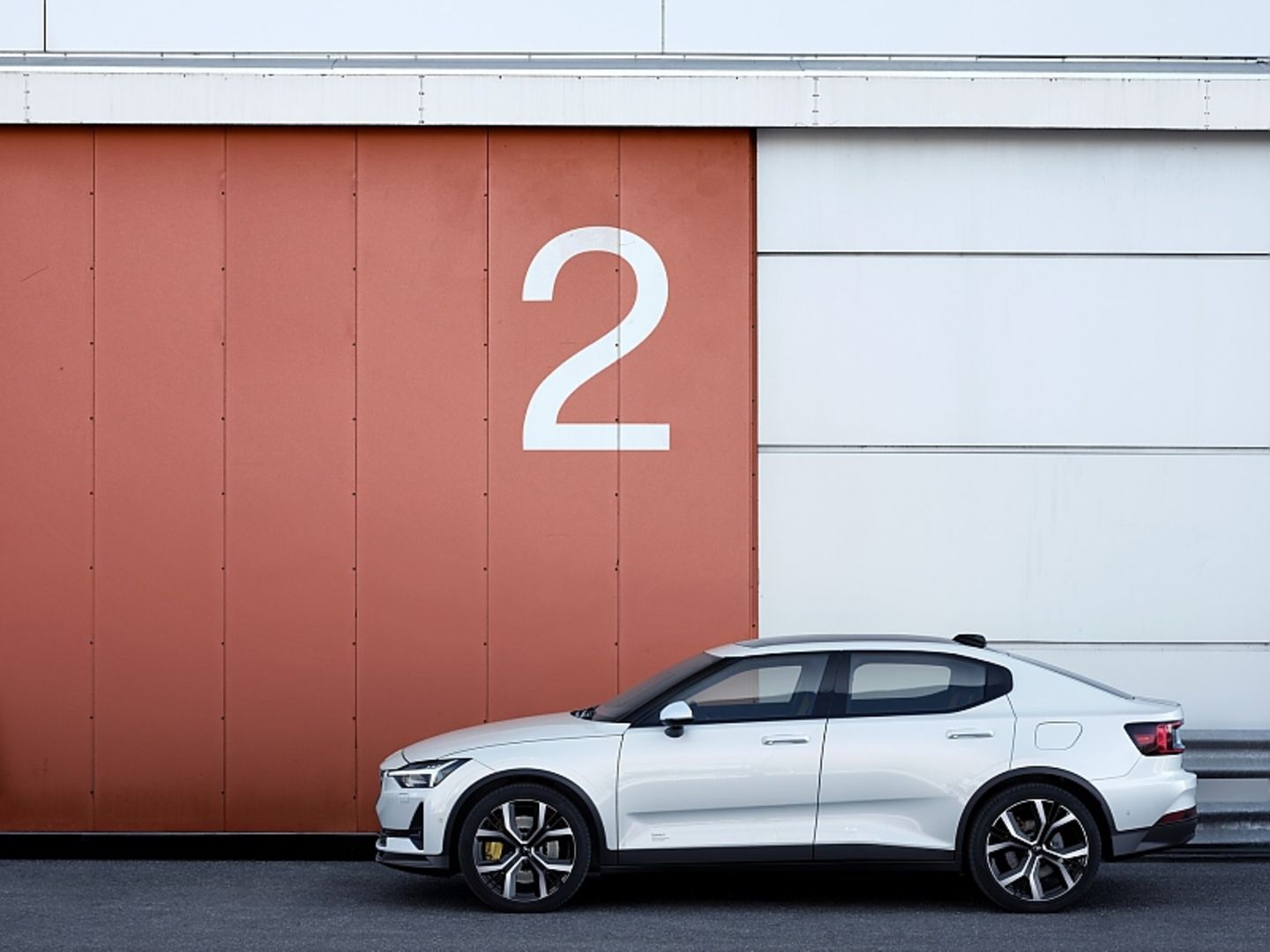 Die Batterie hat eine Kapazität von 78 Kilowattstunden und sorgt für eine steife Karosserie