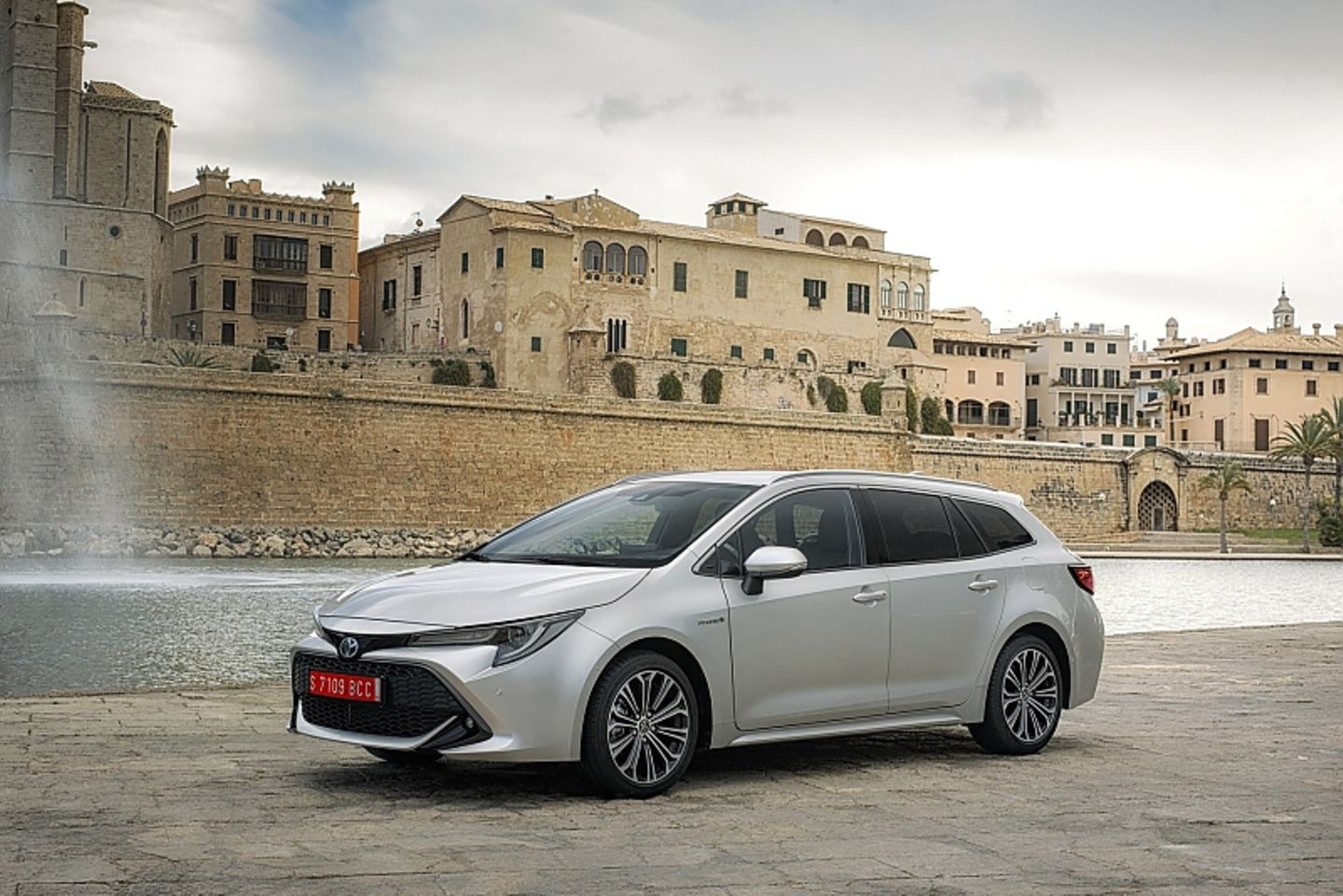 Toyota Corolla Touring Sports 1.8 Hybrid - 1,4 Tonnen schwer