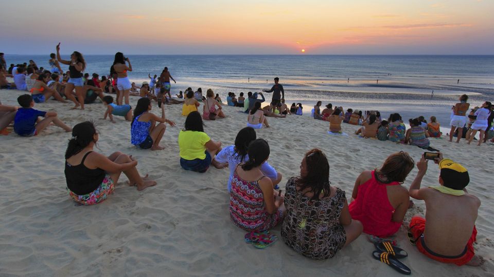 Brasilien ohne Armut und Gewalt: Kollektives Erlebnis: Sonnenuntergang in Jericoacoara Kollektives Erlebnis: Sonnenuntergang in Jericoacoara