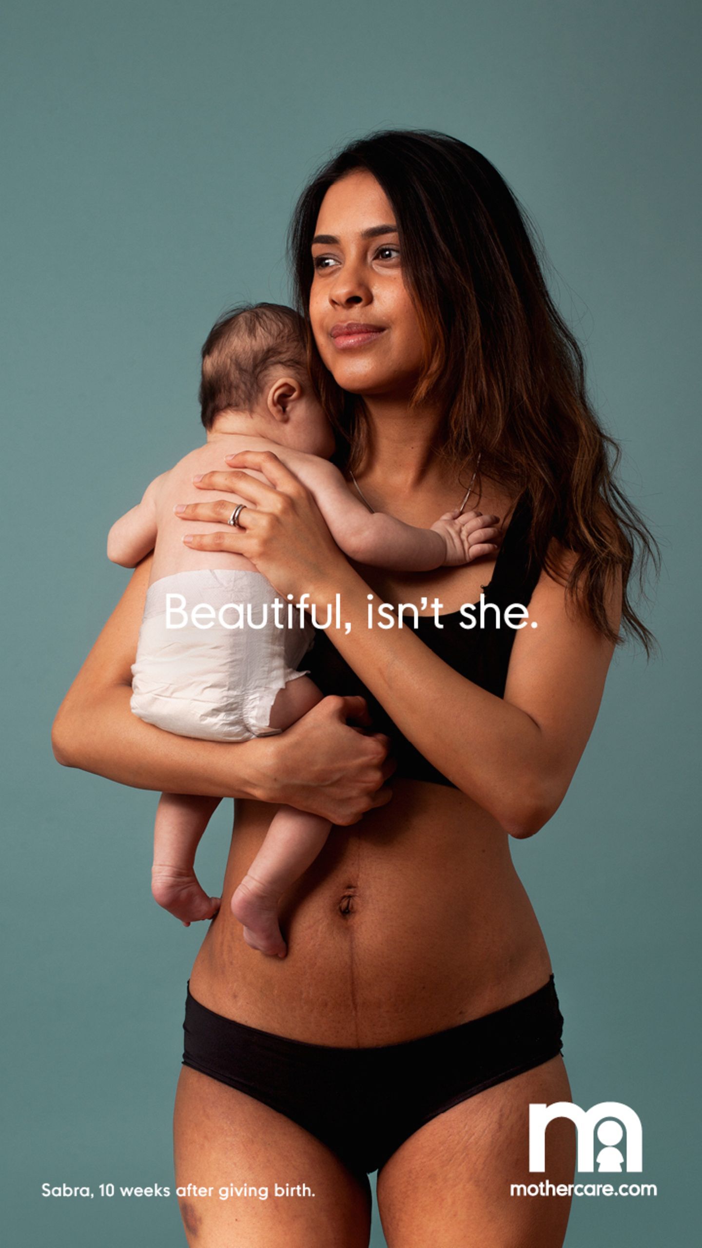 Völlig selig wirkt Sabra mit ihrem Baby im Arm. Was gibt es Schöneres?