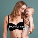 Louisa trägt sowohl ihr Baby als auch ihre Narbe mit Stolz.