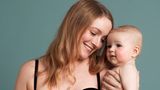 Louisa trägt sowohl ihr Baby als auch ihre Narbe mit Stolz.