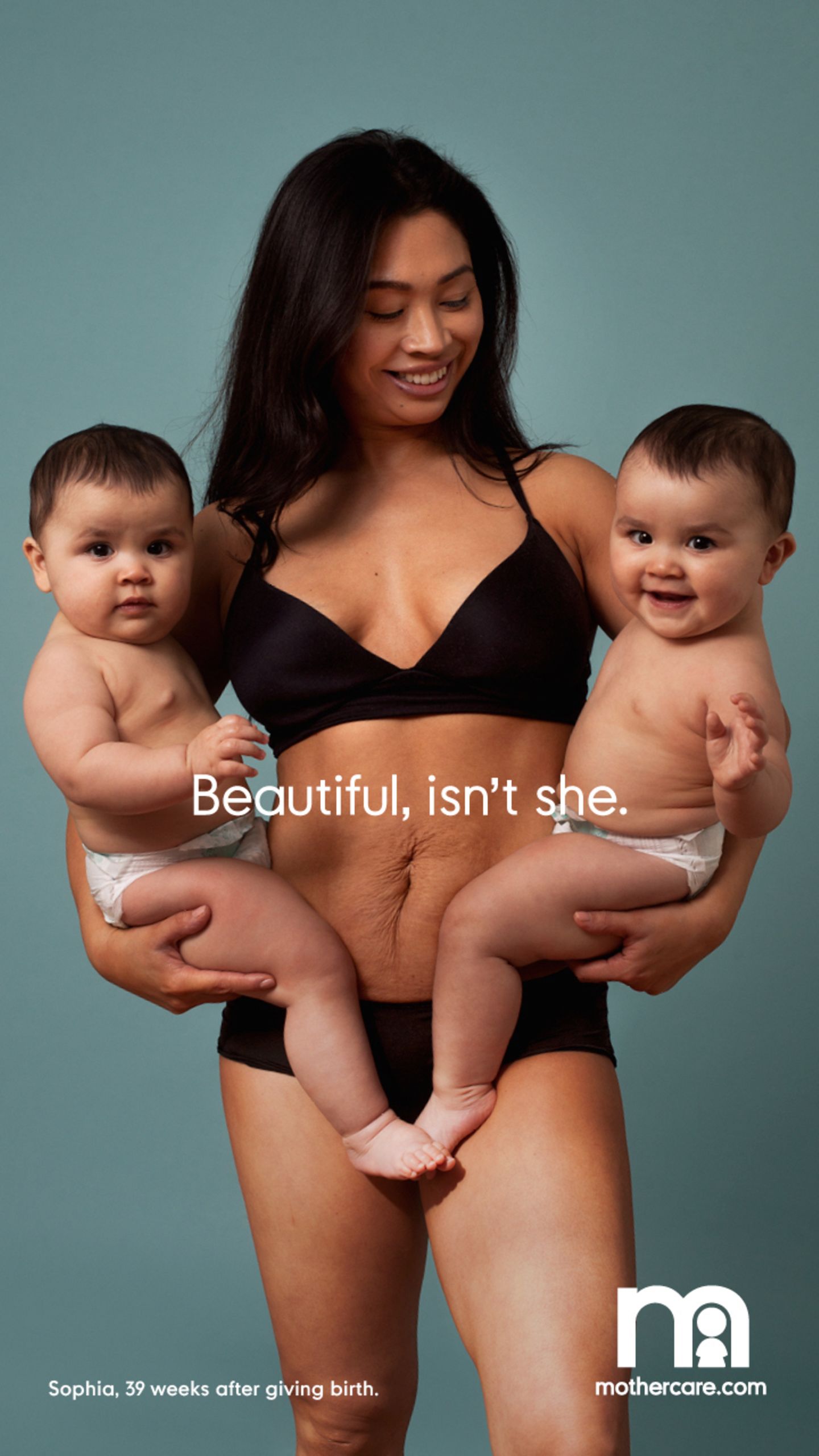 Sophia hat Zwillinge auf die Welt gebracht. Dass die Haut am Bauch nach der Geburt etwas weicher ist als zuvor, wundert da nicht.