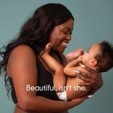 Wen stören die paar Dehnungsstreifen? Mama Tesha präsentiert überglücklich ihr Baby – und ihren Körper.