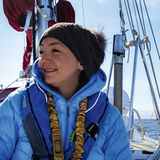 Müde, aber glücklich: Delphine Garcin auf der Barentsee zwischen Norwegen und Spitzbergen – in Seglerkreisen auch "Tanzfläche des Teufels" genannt