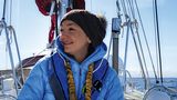 Müde, aber glücklich: Delphine Garcin auf der Barentsee zwischen Norwegen und Spitzbergen – in Seglerkreisen auch "Tanzfläche des Teufels" genannt