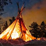 Nordnorwegen gehört zum Siedlungsgebiet der Samen. Für Gäste stellen die Rentierhirten ihre handgemachten Zelte bereit. Umweltfreundlich und schnell aufgebaut.