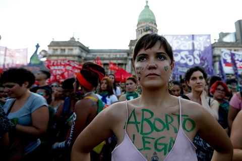 In Argentinien gehen immer wieder Frauen auf die Straße, um für das Recht auf Abtreibung zu demonstrieren