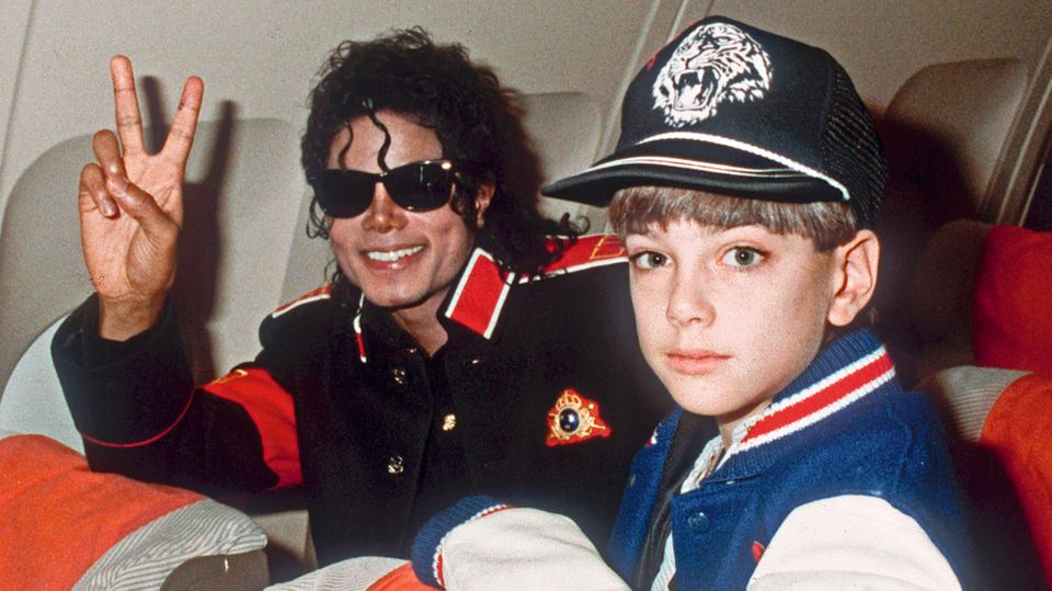 James Safechuck lernte Jackson kennen, als er ein kleiner Junge war. Der Popstar nahm ihn mit auf Reisen, wie hier mit zehn Jahren.