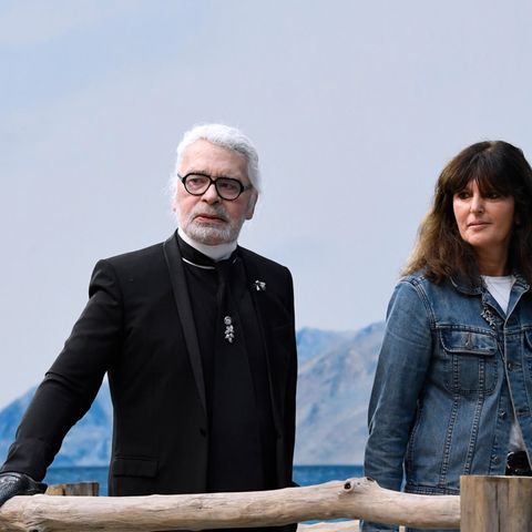 Karl Lagerfeld, Designer des Modehauses Chanel, und die Leiterin des französischen Chanel-Modestudios, Virginie Viard