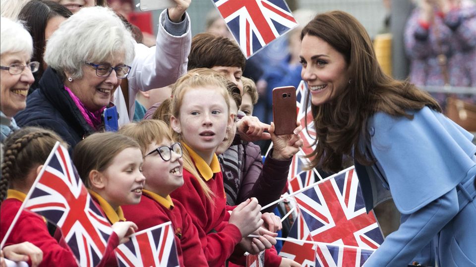 Herzogin Kate bei einem Rundgang in Ballymena, Nordirland.
