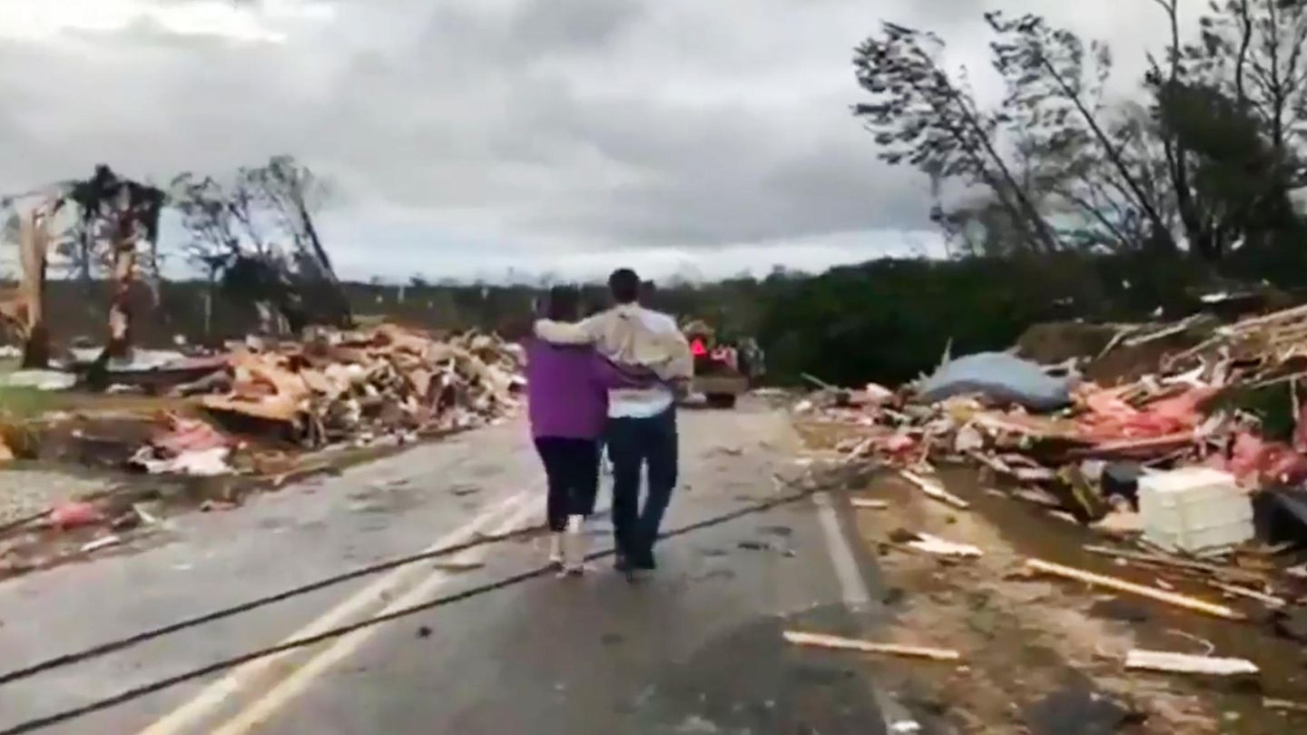 Tornados - Verwüstungen im Lee County, Alabama
