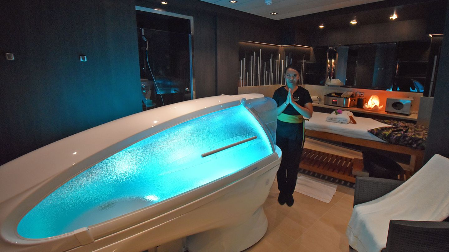 Auf mehr als 1000 Quadratmetern breiten sich der balinesische Spa- und Thermalbereich aus. Der Eintritt für die Saunalandschaft kostet extra: 40 Euro für den Tagespass, 60 Euro für Paare.