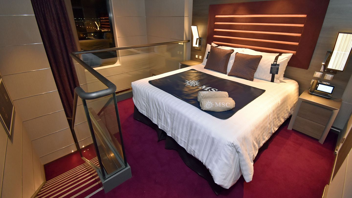 "MSC Bellissima": Über acht Decks verteilen sich die 2217 Kabinen, 75 Prozent davon haben Meerblick. Neben den üblichen Balkonkabinen gibt es auch Innenkabinen für Singles, Familienkabinen mit Verbindungstüren, Maisonette Suiten (Foto) mit eigenem Whirlpool und die edelsten im MSC Yacht Club, einer Art von erster Klasse in einem separaten Schiffsbereich. Über acht Decks verteilen sich die 2217 Kabinen, 75 Prozent davon haben Meerblick. Neben den üblichen Balkonkabinen gibt es auch Innenkabinen für Singles, Familienkabinen mit Verbindungstüren, Maisonette Suiten (Foto) mit eigenem Whirlpool und die edelsten im MSC Yacht Club, einer Art von erster Klasse in einem separaten Schiffsbereich.