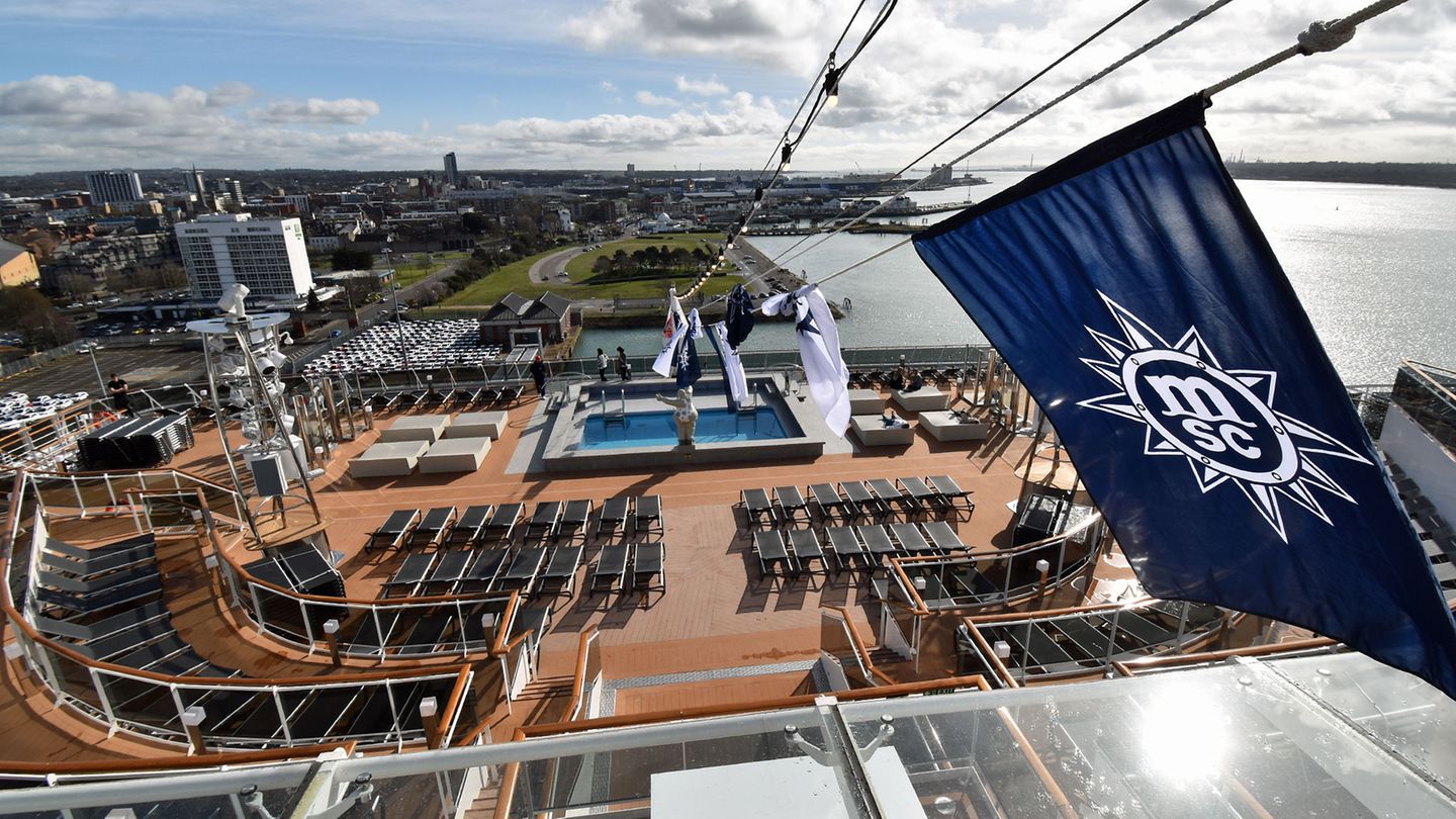 Im Vergleich zur baugleichen "MSC Meriviglia" (Taufe im Juni 2017) wurden einige Details geändert. Das Schiff wirkt innen heller, mehr Marmor wurde verbaut, und im Heck wurde die beliebte Horizon Bar mit dem Pool und Liegestühlen auf den Decks 16 bis 18 vergrößert.