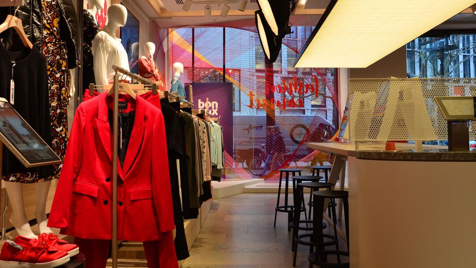 Der Showroom des neuen Pilot-Stores von Bonprix in Hamburg Der Showroom des neuen Pilot-Stores von Bonprix in Hamburg