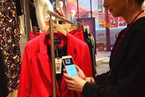 Der neue Pilot-Store von Bonprix in Hamburg: Von der Auswahl bis zu Anprobe - hier läuft Nichts ohne Handy