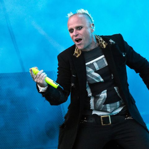 Keith Flint, der Frontman der britischen Band "The Prodigy", steht beim Vieilles Charrues Festival 2015 auf der Bühne