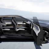 Den Innenraum betritt man über zwei gegenläufige Pforten