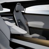 Der Innenraum wirkt luftig