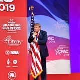 Donald Trump beschmust US-Flagge