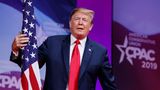 Donald Trump beschmust US-Flagge
