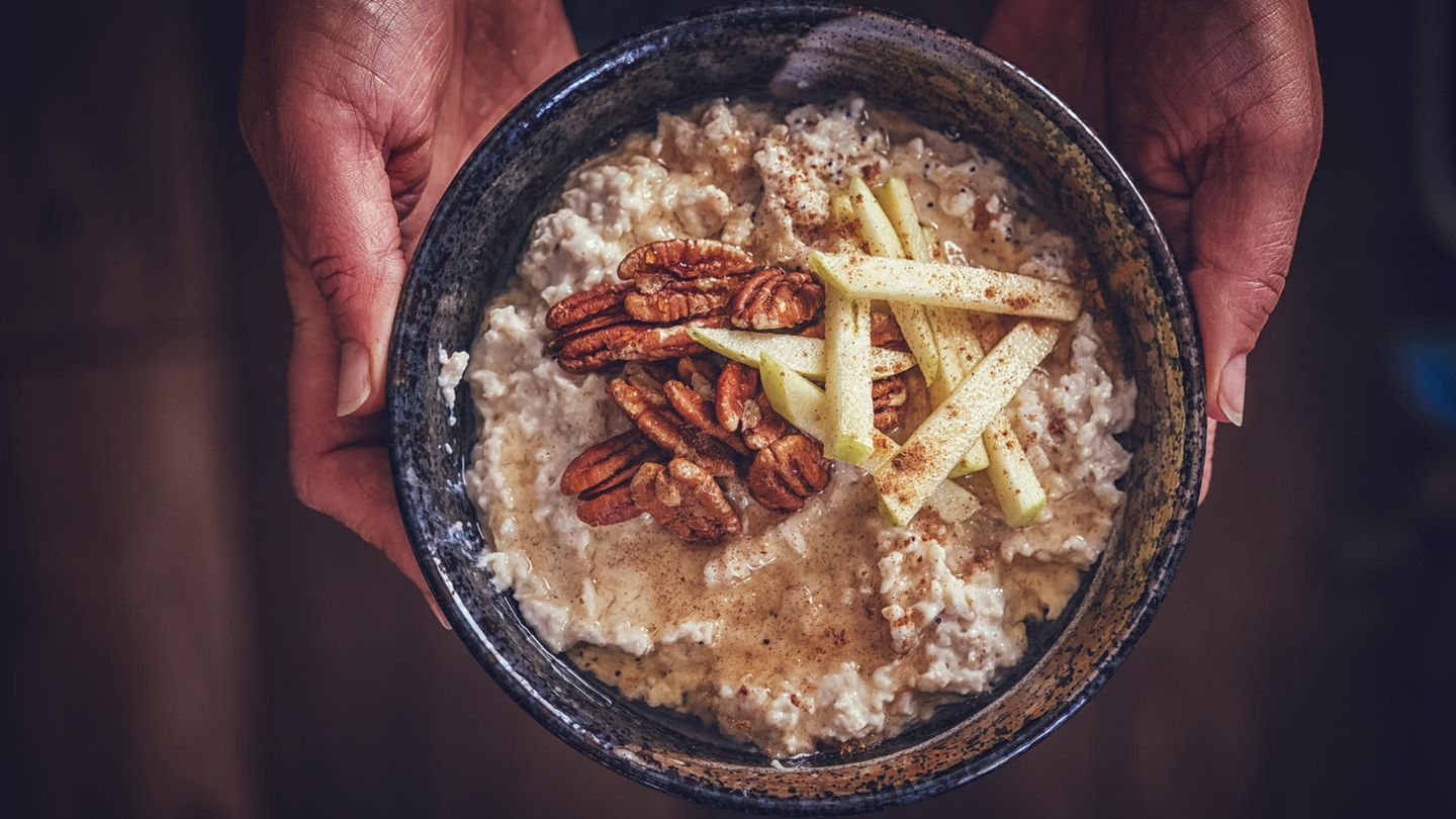 Gesunde Ernährung mit wenig Zucker Porridge