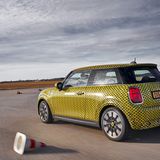 Mini Cooper SE Prototyp - launig in der Pylonengasse
