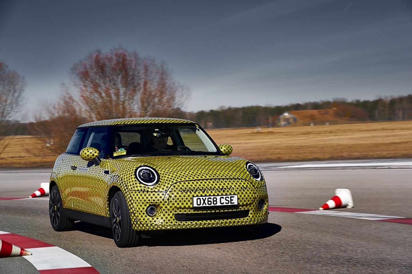 Mini Cooper SE Prototyp - an der Lenkung wird noch weiter gearbeitet